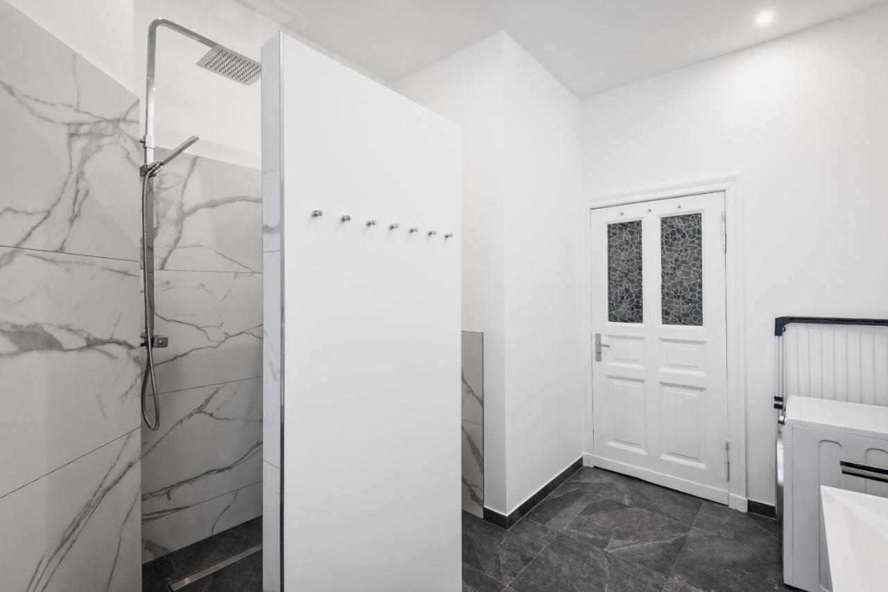 Riesiges Apartment Nahe Kudamm Sehr Schoner Altbau 123M2 Gross 12 Gaste Berlín Exterior foto